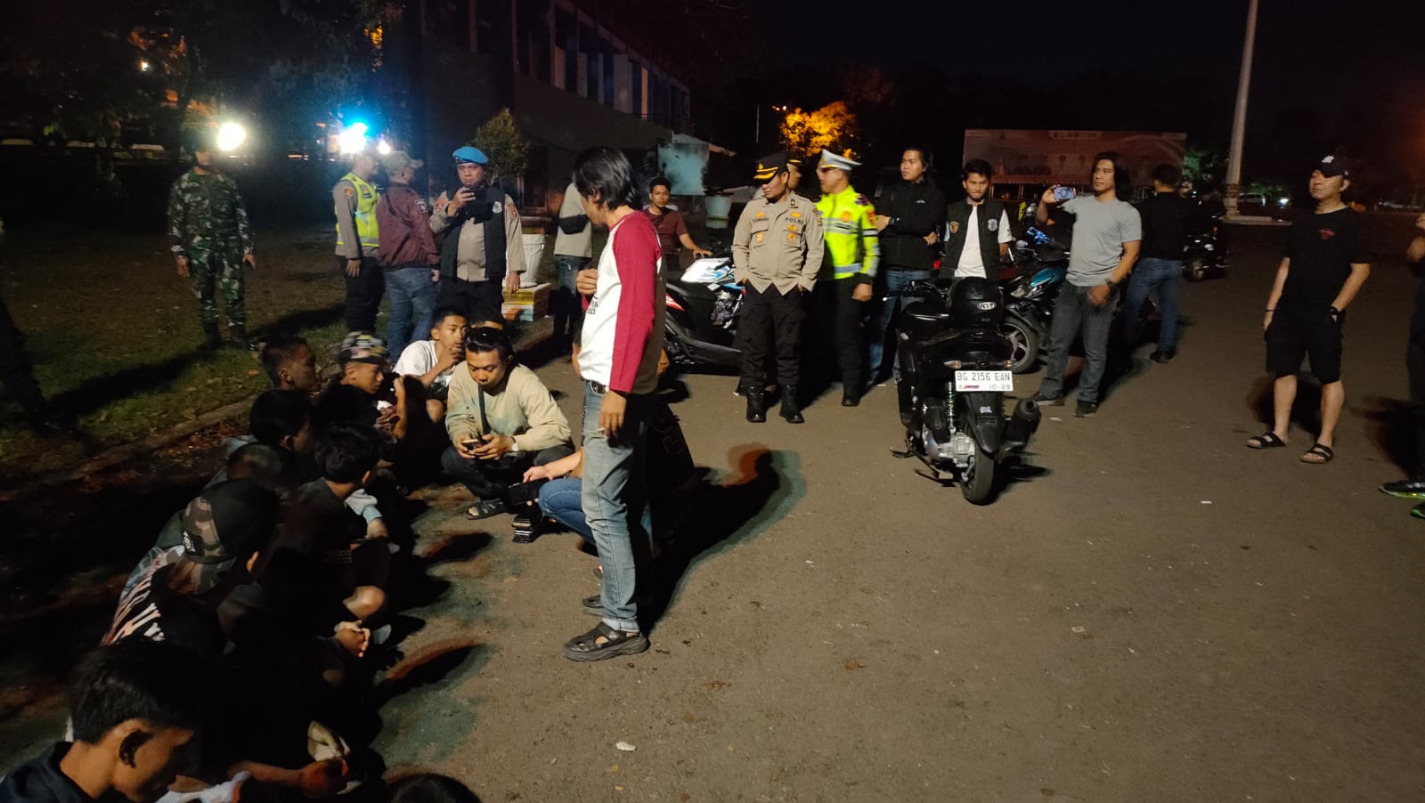 Tim Gabungan Temukan Grup WA DEMO LAHAT, Gedung DPRD Lahat Nyaris Kena Aksi Pelemparan Bom Molotov