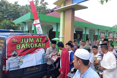 Terima Kasih Kapolres Lahat, Warga Dapat Nasi Kotak Program Jumat Barokah