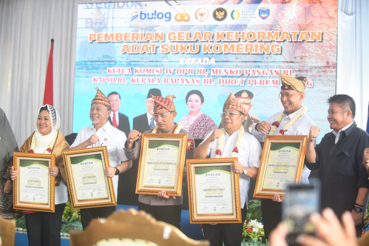 Kunker ke Sumsel, Lima Tokoh Nasional Terima Gelar Adat Komering