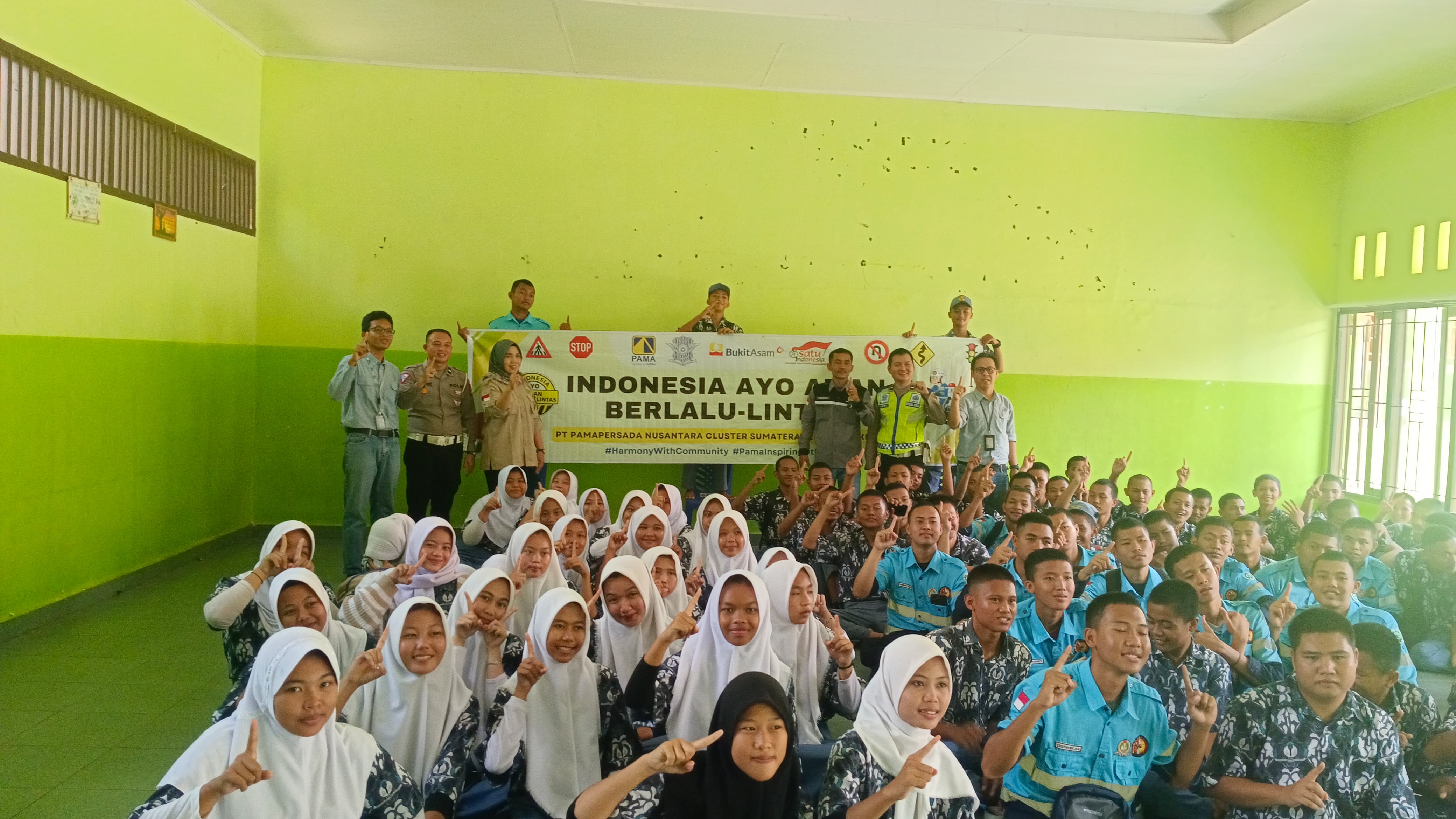 PT PAMA Cluster SSBA Sosialisasikan Keselamatan dan Keamanan Berkendara kepada Pelajar di SMK Kabupaten Lahat