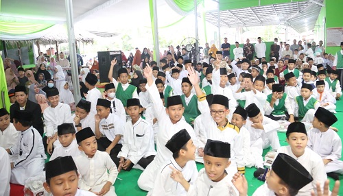 Hafidz Qur'an Asuhan Ponpes Azizah Bikin Bangga Herman Deru