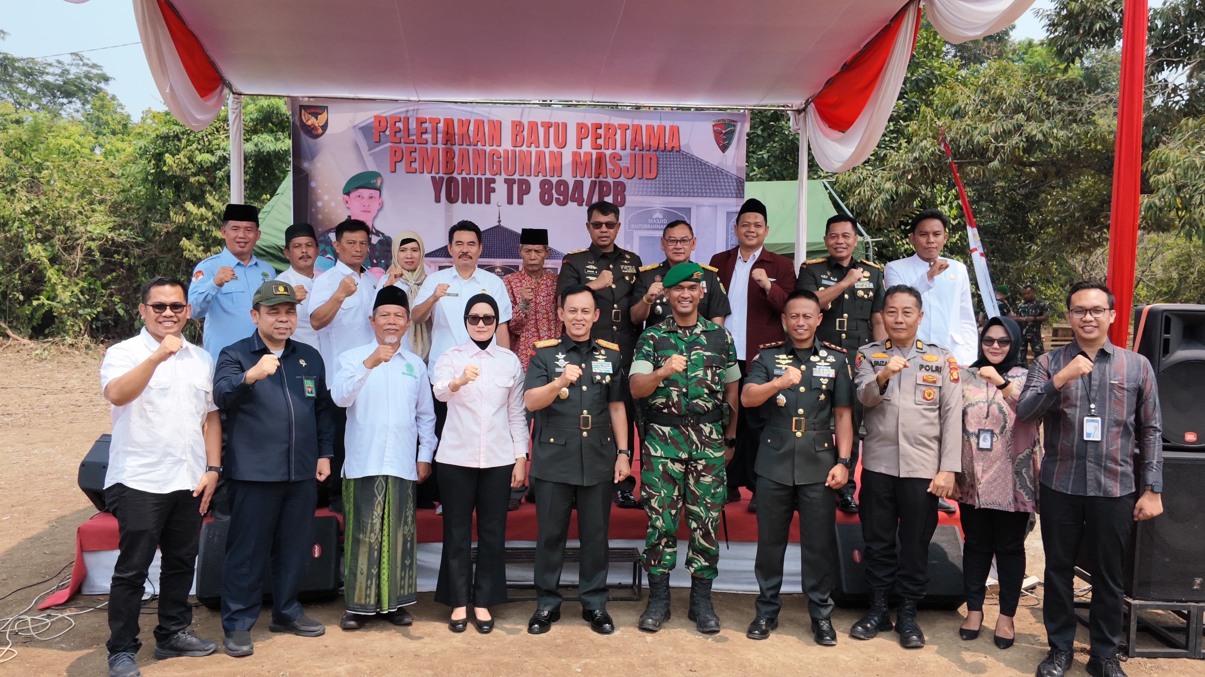 Dandim 0405/Lahat Dampingi Pangdam II Sriwijaya Peletakan Batu Pertama Masjid Baiturrahman Serelo