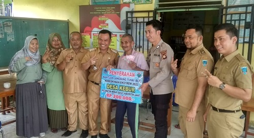 Desa Kebur Salurkan Bantuan untuk Kemiskinan Ekstrim 