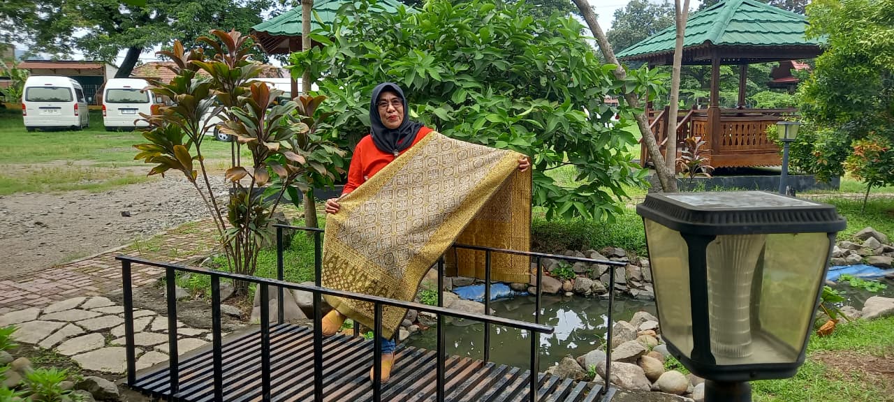Lewat Songket Behembang Lingge, Yenny Puspitasari Merangkai Tradisi dan Menggerakkan Ekonomi