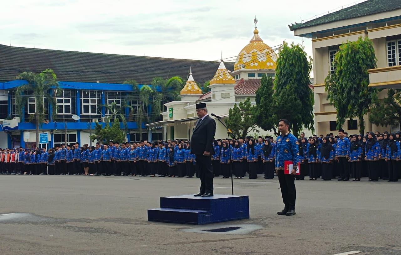 Bupati Kabupaten Lahat Bursah Zarnubi Jadi Inspektur Upacara Hari Pahlawan