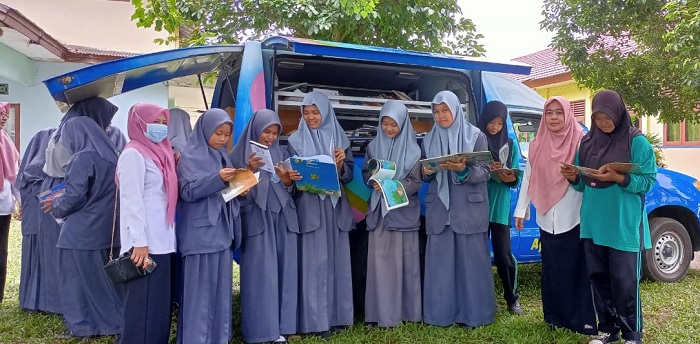 Perpustakaan Keliling dari Dinas Perpustakaan Lahat Kunjungi SMPN 1 Unggul Lahat Selatan