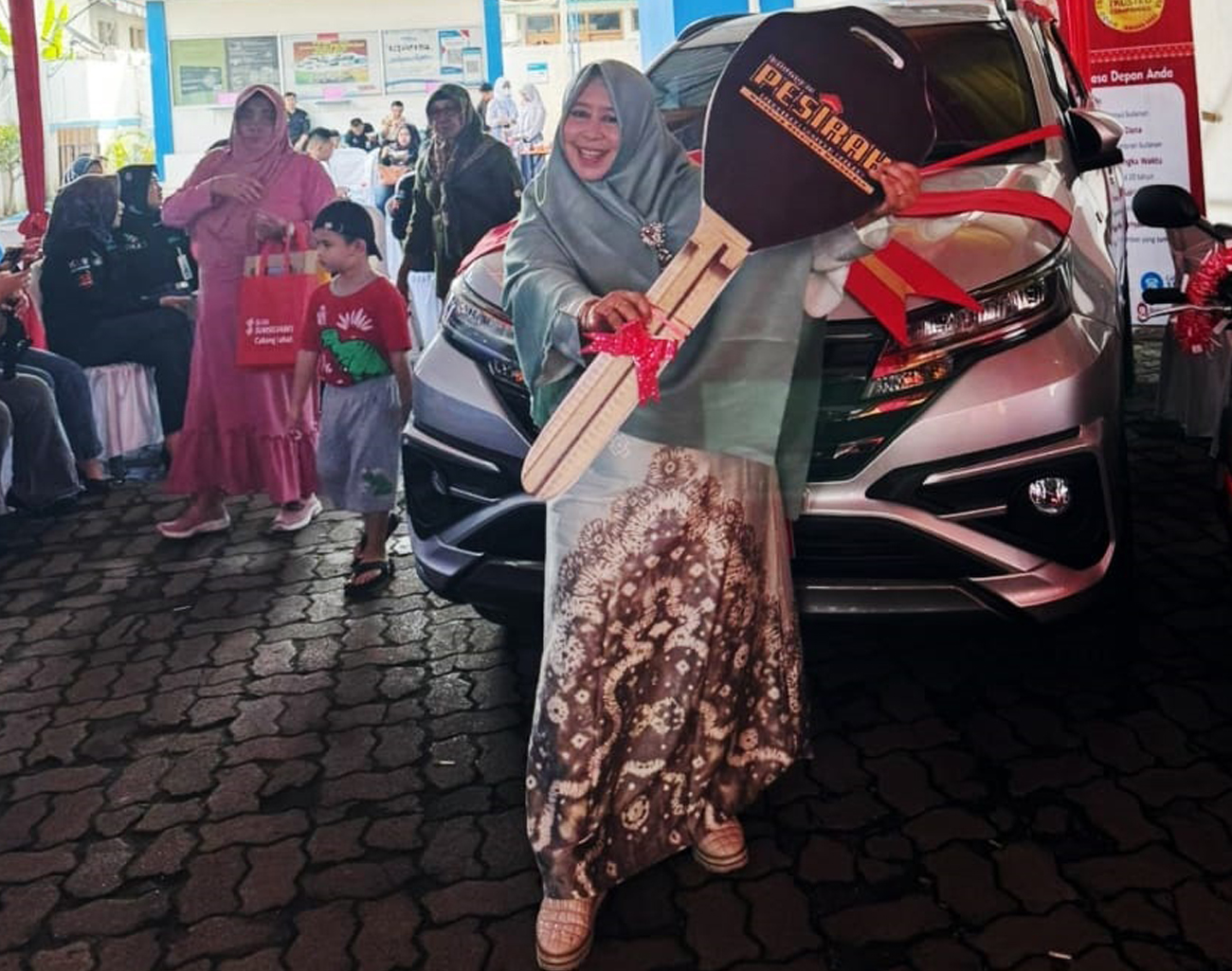 Selamat, Ketua PD Aisyiyah Lahat Hj Laela Cholik Dapat Hadiah Mobil Rush dari Bank Sumsel Babel Cabang Lahat
