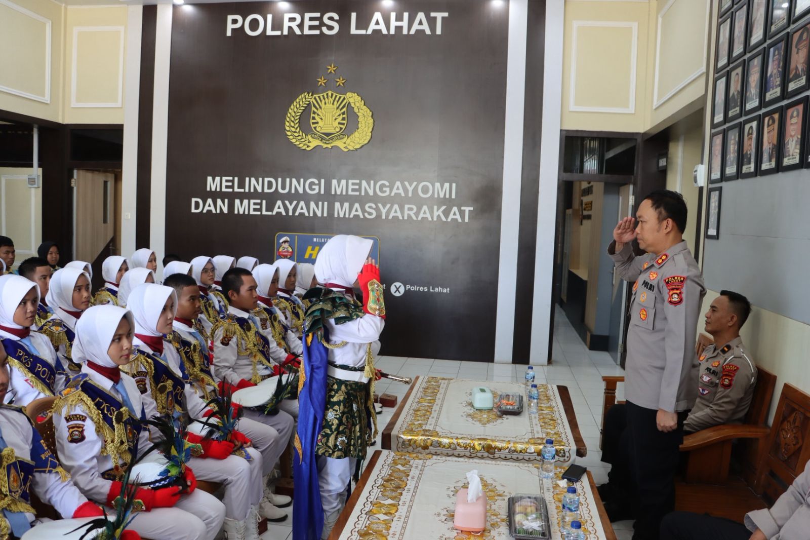Kapolres Lahat Pimpin Pelepasan Patroli Keamanan Sekolah (PKS) Polres Lahat Mengikuti Kejuaraan Kapolda Cup