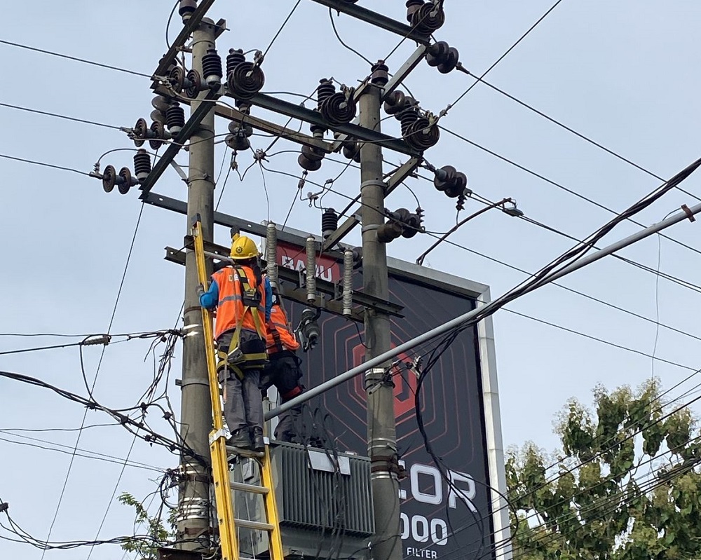 PLN ULP Baturaja Gerak Cepat Perbaiki Listrik Akibat Gangguan pada Peralatan Gardu