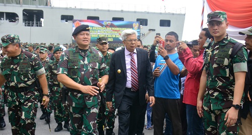 Satgas Yonif Raider 200/BN dan Yonif 133/YS Berangkat Menuju Provinsi Papua dan Papua Barat