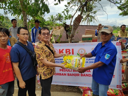 Keluarga Besar Budayana Indonesia Kabupaten Lahat Salurkan Bantuan untuk Warga Kena Dampak Banjir