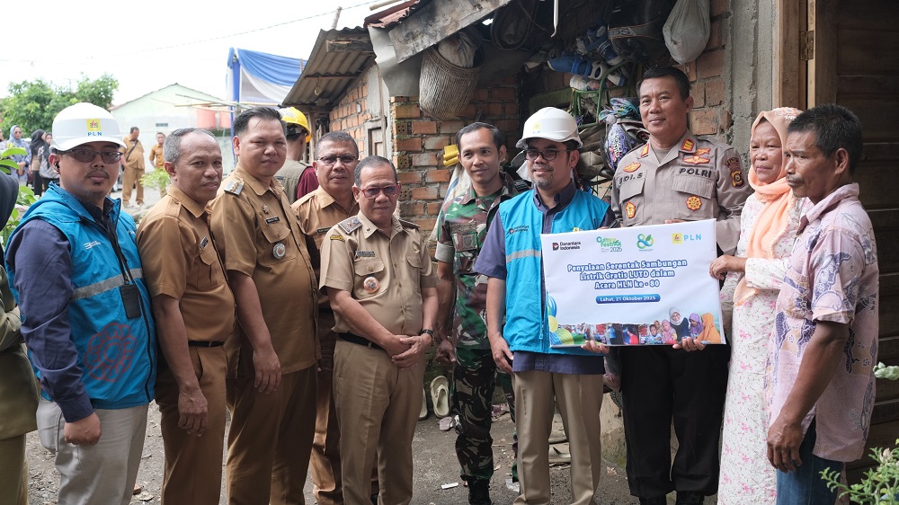 Semarak HLN ke 80, PLN UP3 Lahat Laksanakan Program LUTD, Beri Bantuan Listrik Gratis 30 Keluarga Prasejahtera