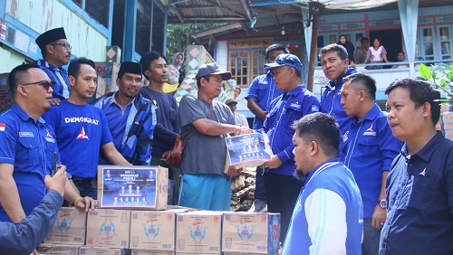 DPC Demokrat Kabupaten Lahat Peduli dan Berbagi Korban Banjir dan Longsor