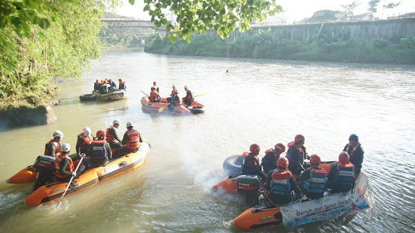 Hari Lingkungan Hidup, PTBA Ajak Masyarakat Bersih-bersih Sungai Enim dan Sungai Kiahaan