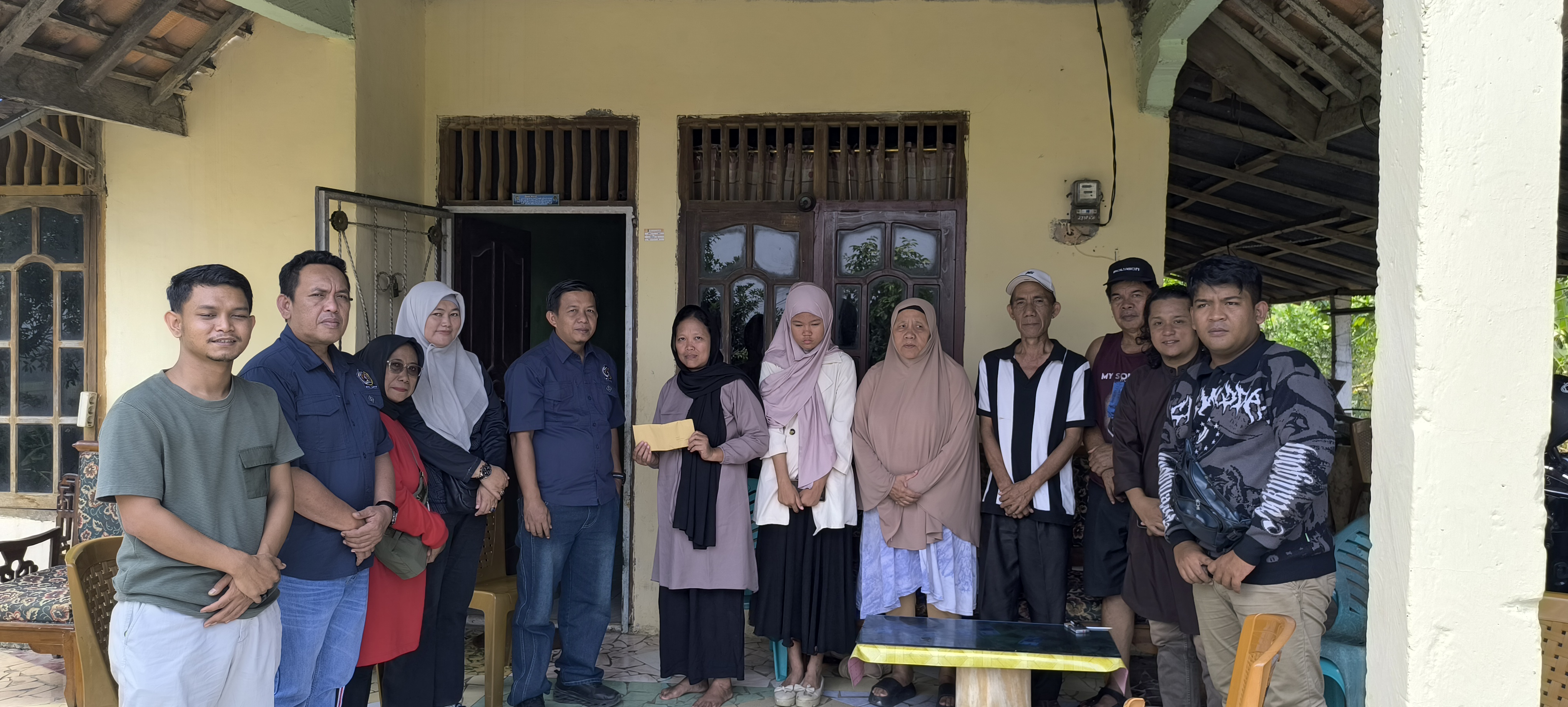 Tak Hanya Wartakan Berita, PWI Lahat Merawat Empati Lewat Bantuan bagi Keluarga Almarhum 