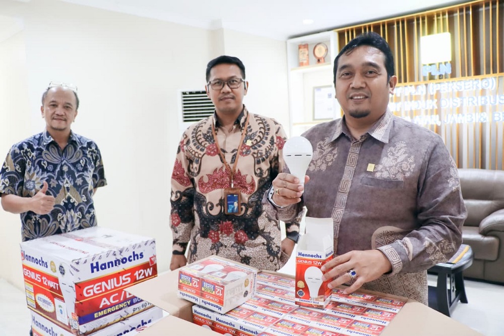 PLN UID S2JB Kirim Bantuan 500 Lampu Emergency Bantu Warga Terdampak Banjir Longsor di Aceh, Sumut, Sumbar 