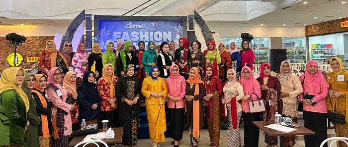 Tumbuhkan Kecintaan Kebaya, IWAPI Lahat Gelar Lomba Fashion Show Antar Organisasi Wanita se Kabupaten Lahat