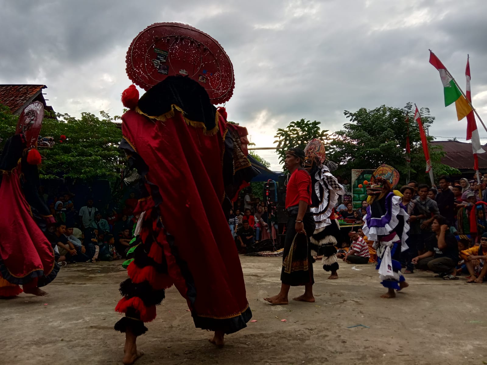 Kuda kepang termasuk tari