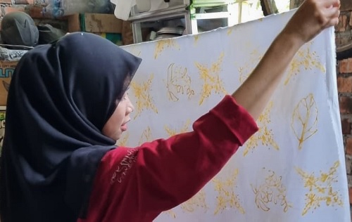 Kisah Lela, Perempuan Muda Dirikan LA Batik Kujur Binaan PTBA