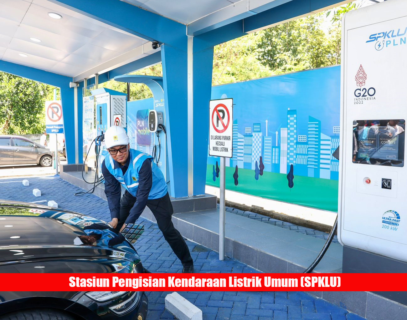 Direktur Utama PT PLN Darmawan Prasodjo Tinjau Langsung Kesiapan Stasiun Pengisian Kendaraan Listrik Umum