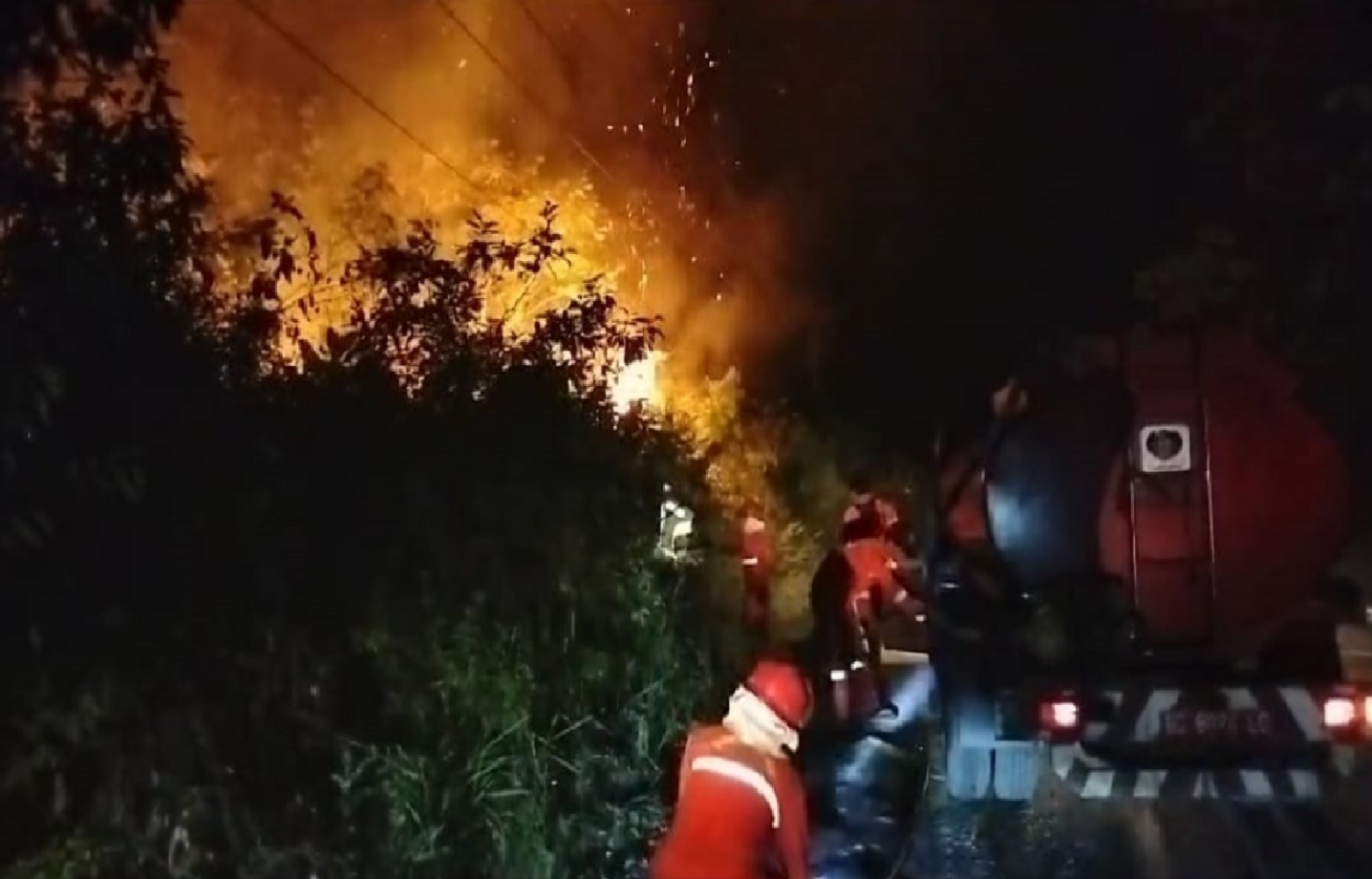 Kebakaran Lahan Dekat Tambang Batubara dan Rel Kereta Api Kawasan Merapi Selatan, Api Sambar Listrik