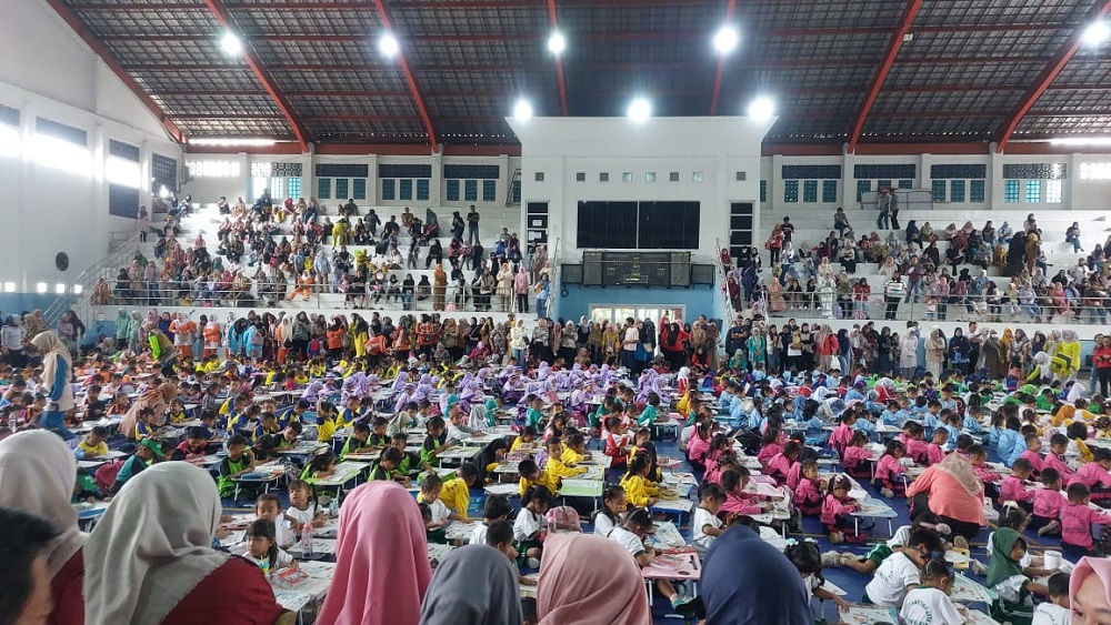 GOR Lahat Penuh, Peringati Hari Sumpah Pemuda, 1.000 Peserta Mengikuti Lomba Mewarnai Lahat Pos