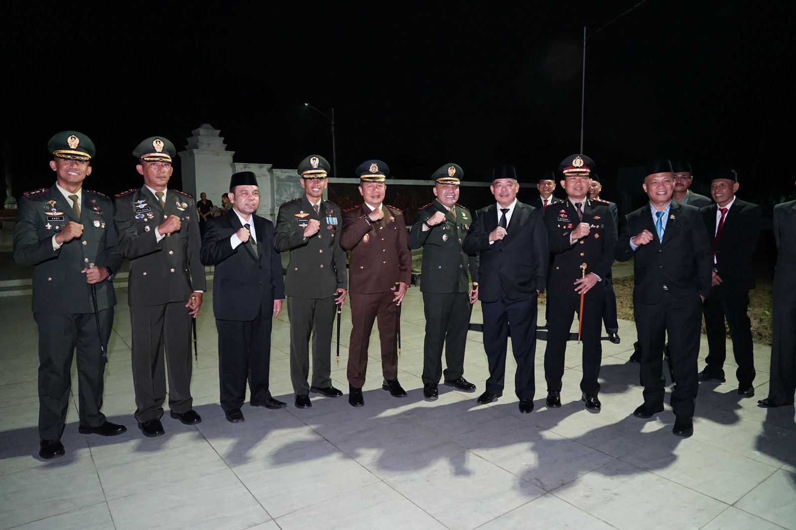 Kapolres Lahat Pimpin Apel Kehormatan dan Renungan Suci Peringatan HUT ke-80 Kemerdekaan Republik Indonesia