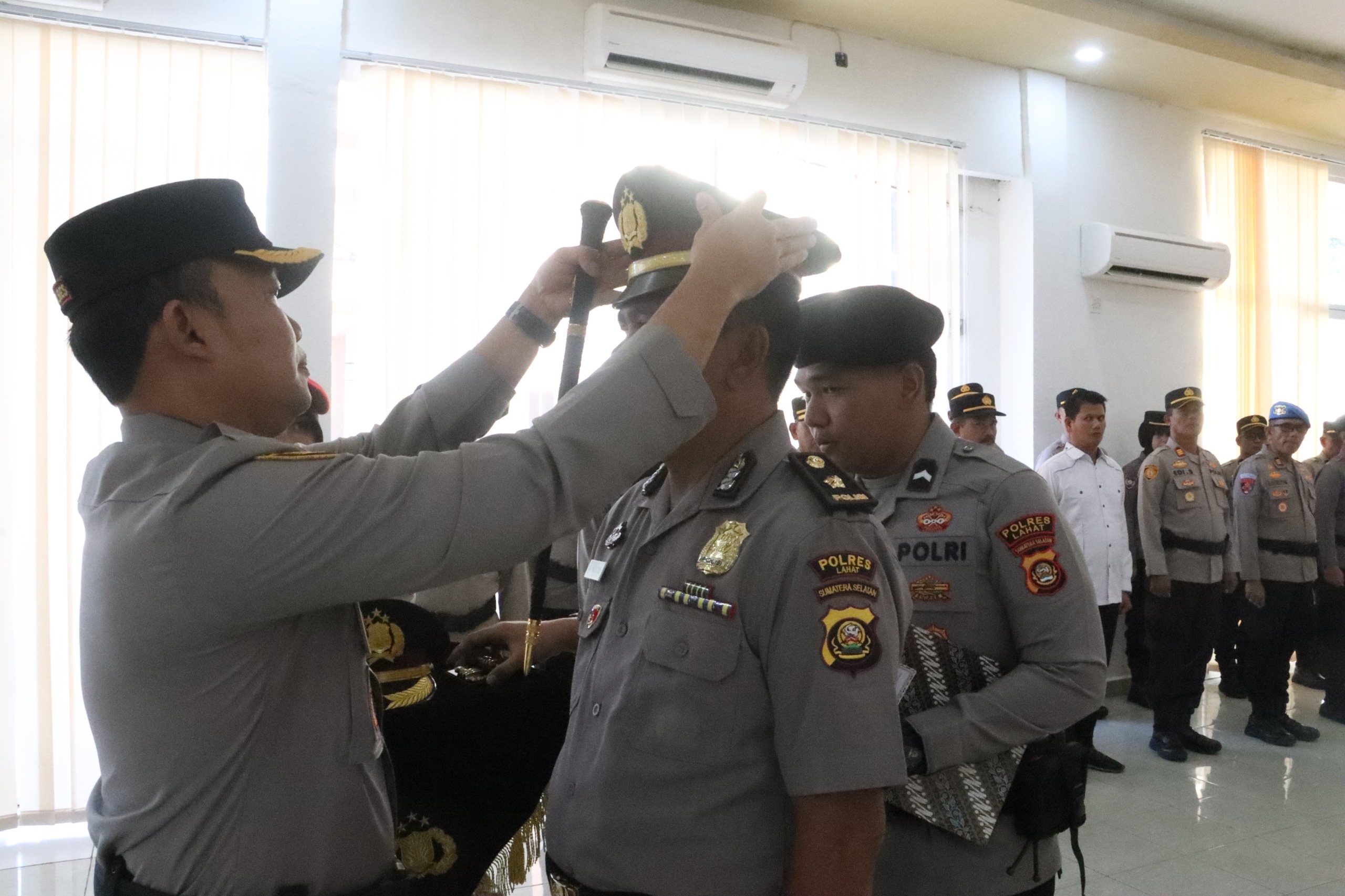 Kapolres Lahat Pimpin Upacara Laporan Kenaikan Pangkat Pengabdian Kompol Arman Partaonan Nasution