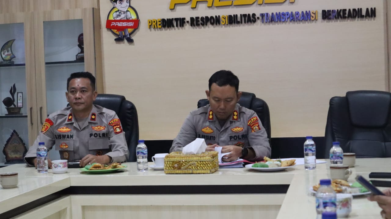 Kapolres Lahat dan Jajaran Mengikuti Zoom Meet Sosialisasi Program Quick Wins Transformasi Reformasi Polri