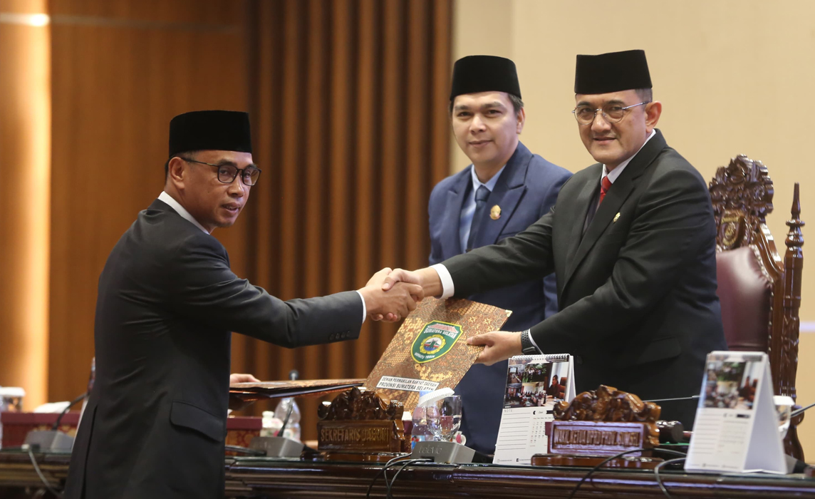 DPRD Sumsel Bahas Tiga Raperda Strategis, Sekda Edward Candra Dengarkan Pandangan Fraksi