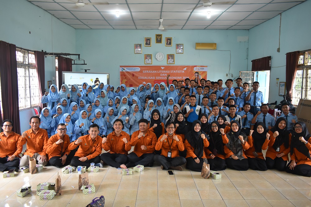 Gerakan Literasi Statistik dan Sosialisasi Sensus Ekonomi 2026 di SMA Negeri 4 Lahat