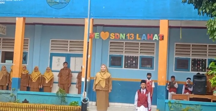 Jadi Pembina Upacara di SD N 13 Pagar Agung, Ini yang Disampaikan Ka Puskemas Pagar Agung!