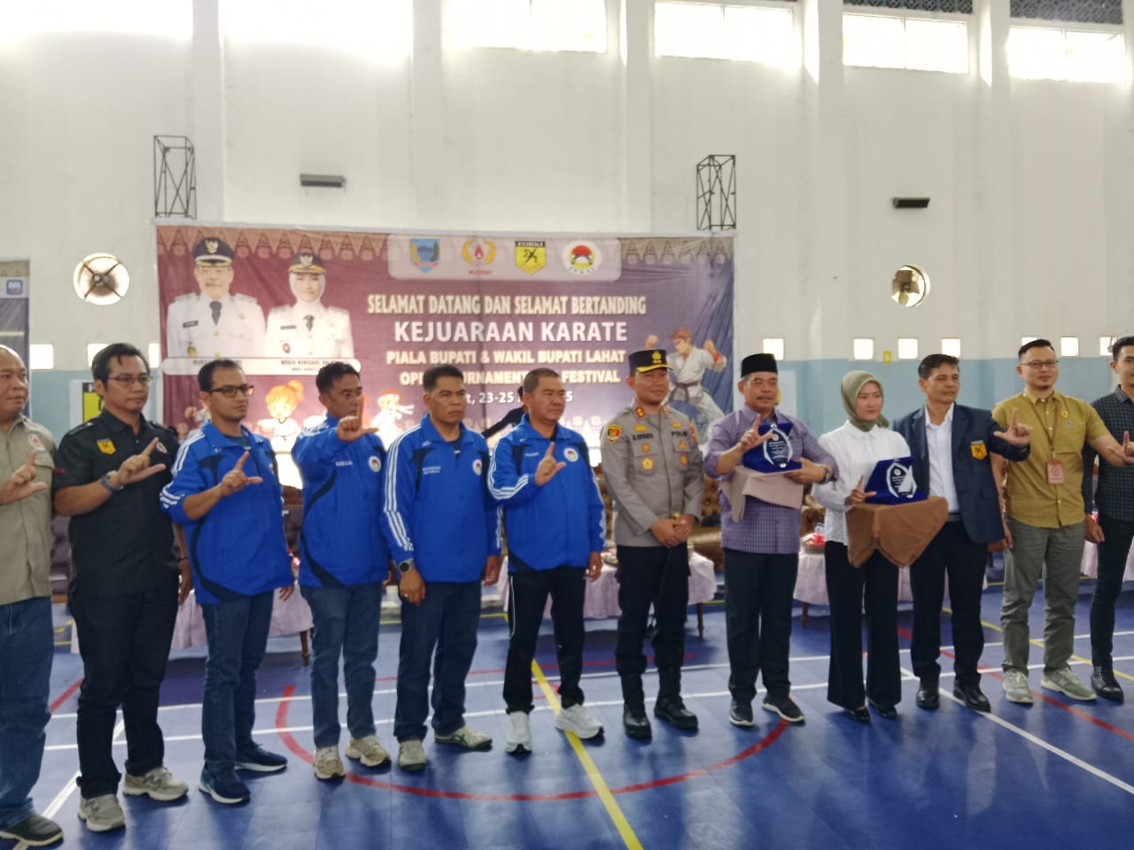 Bursah Zarnubi Dan Widia Ningsih Buka Kejuaraan Karate Se Sumsel Rebut Piala Bupati Dan Wakil Bupati Lahat
