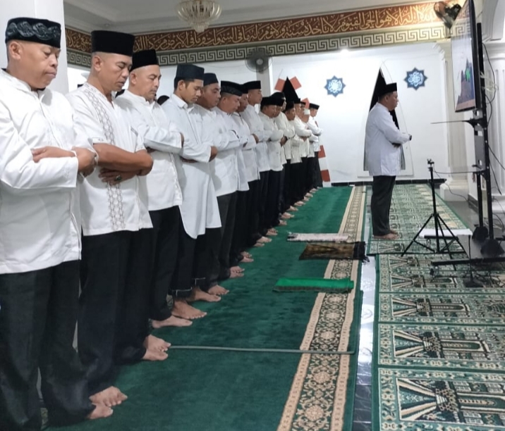 Diawali Subuh Berjamaah, Jajaran Kodim 0405/Lahat Peringati Isra Mi'raj Istighosah Kubro Secara Virtual