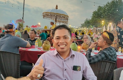 Rombongan Kepala Desa Kabupaten Lahat Lepas Penat dengan Makan Malam di Pinggir Pantai Bali