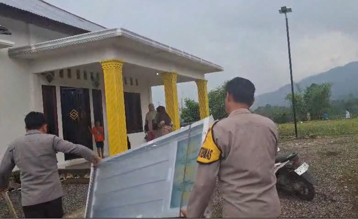 Berkah Hari Bhayangkara ke-79, Ponpes Al Ashriyah Nurul Iman Terima Bansos dari Kapolres Lahat