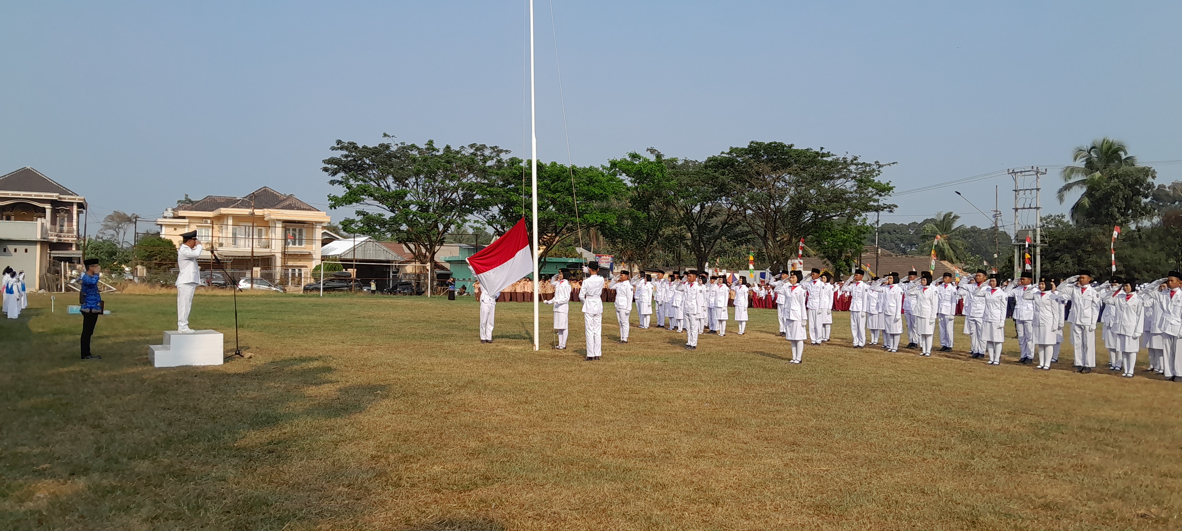Upacara Pengibaran Bendera Di Kecamatan Merapi Barat Berlangsung Khidmat