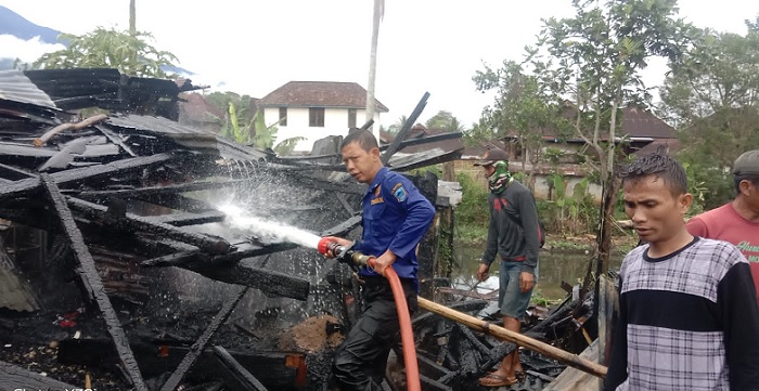 Pagi Hari, Dua Rumah Kosong Terbakar di Lahat Sumsel