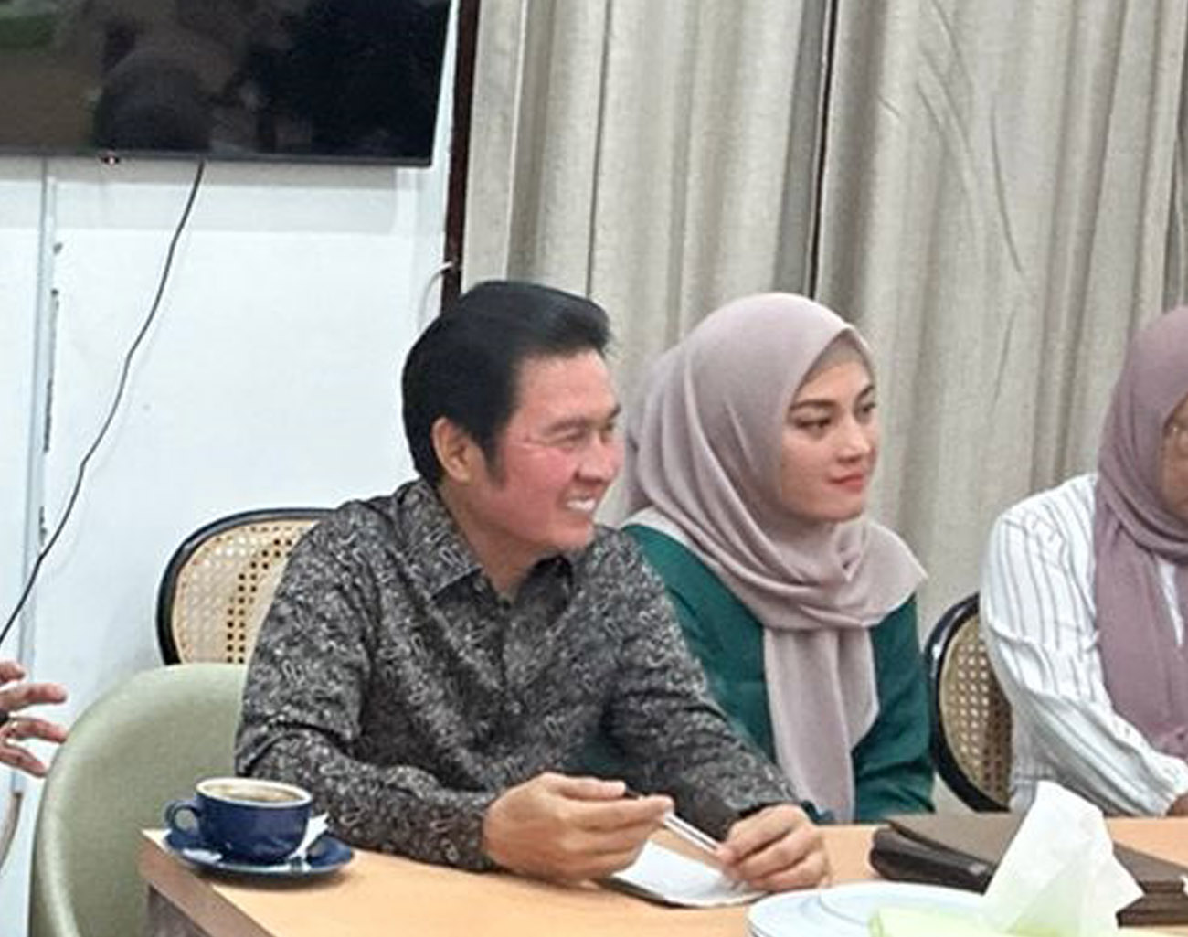 Didampingi Istri Tercinta, Yulius Maulana Jalin Silaturahmi dengan Tokoh Masyarakat Lahat Tinggal di Jakarta