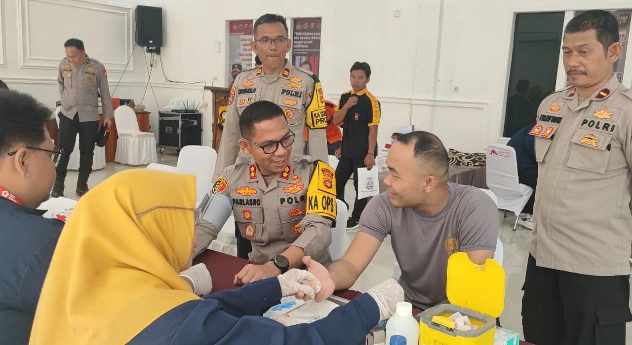 Bhakti Sosial Donor Darah dalam rangka HUT Humas Polri di Aula Polres Lahat