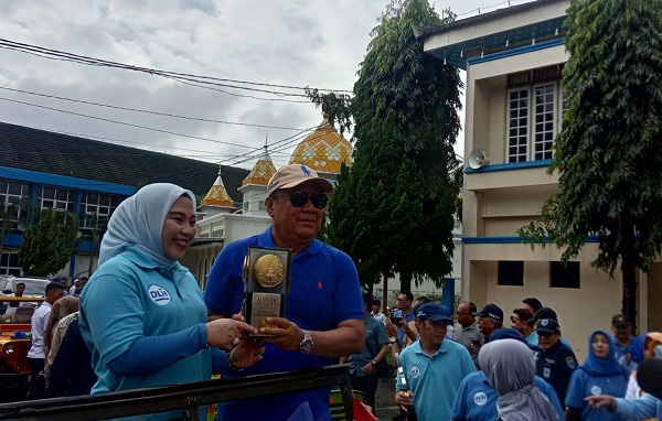 Wow, Ribuan Masyarakat dan Ratusan Pelajar Sambut Piala Adipura Kabupaten Lahat