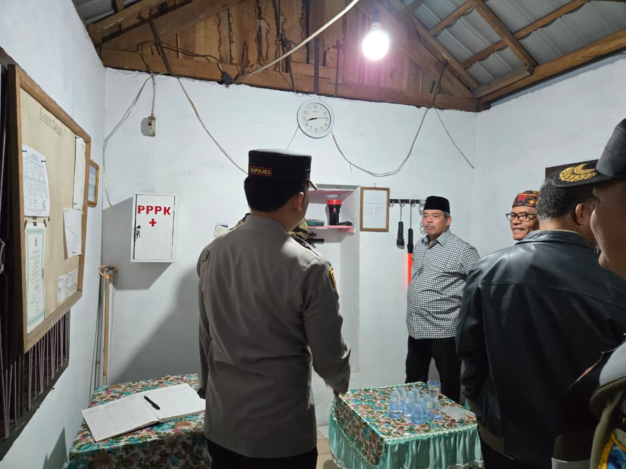 Aktifkan Satkamling, Kapolres Lahat Bersama Bupati Lahat Ajak Warga Aktif Jaga Keamanan Lingkungan