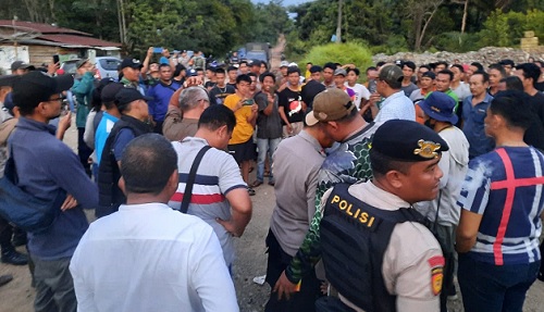 Masyarakat Sengkuang Bolehkan Truk Pembawa Buah Sawit PT Sinar Mas Melintas Jalan Desa