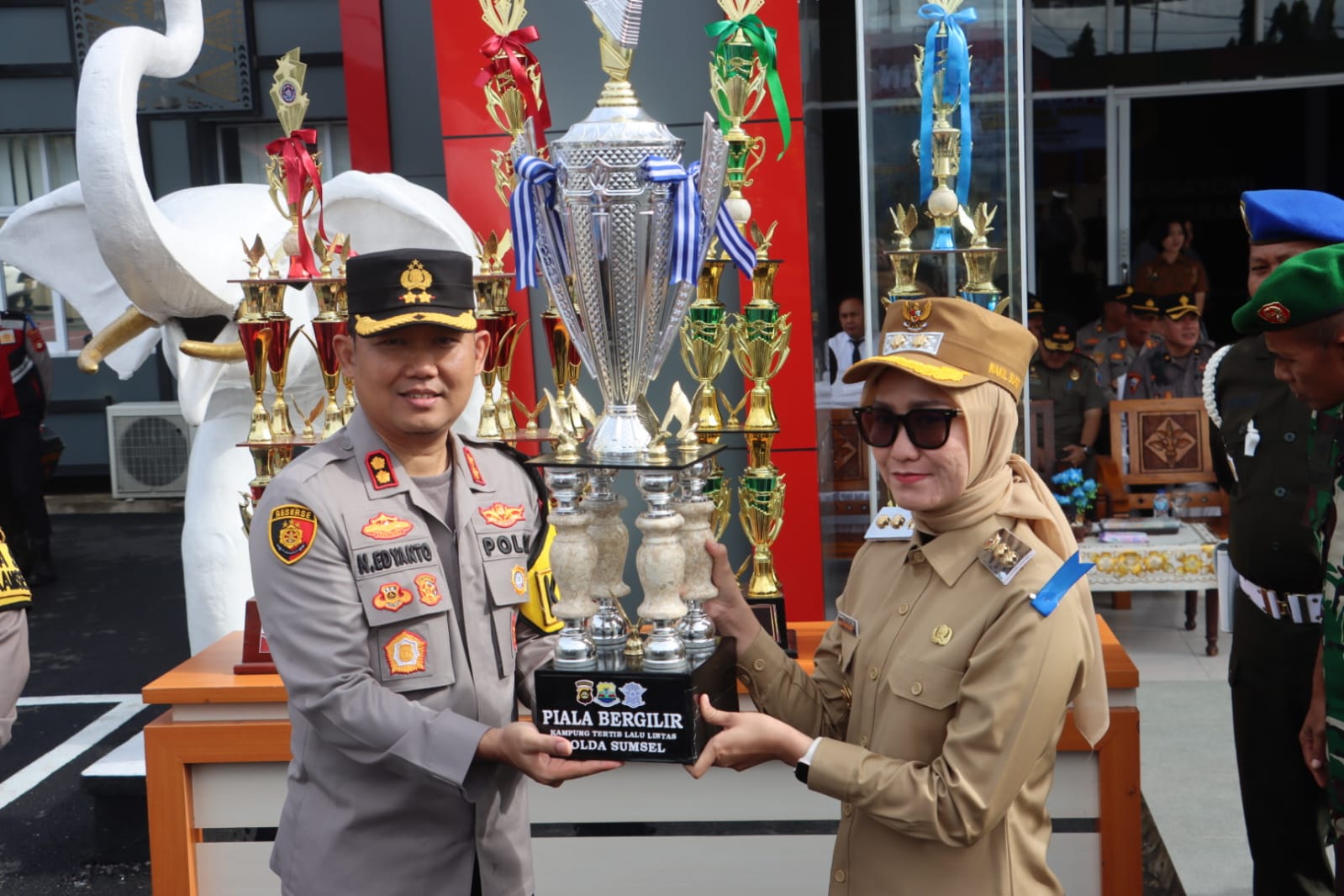 Polres Lahat Gelar Apel Pasukan Operasi Zebra Musi 2025, Terima Tropy