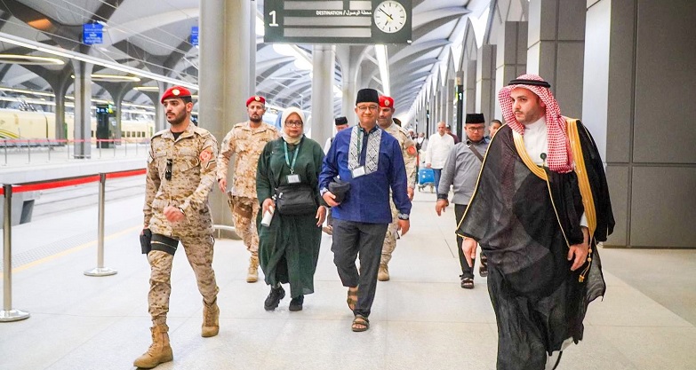 Anies Baswedan Sudah Tiba di Tanah Air Menuju Bandara Mendapatkan Pengawalan Aparat Kerajaan Arab Saudi