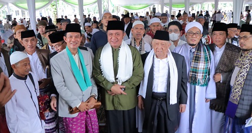 Ribuan Umat Muslim Salat Ied di Masjid Agung Palembang