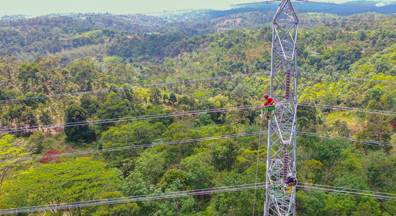 Rampungkan Pembangunan SUTT 150 kV Lubuk Linggau-Tebing Tinggi, PLN Perkuat Sistem Kelistrikan Sumsel