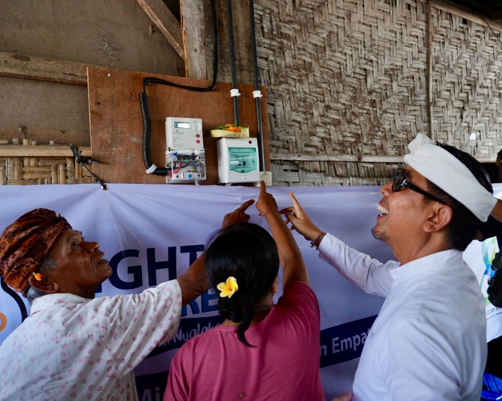 HLN Ke-80, PLN Sambung Gratis Listrik Rumah Warga Pra Sejahtera di Bali
