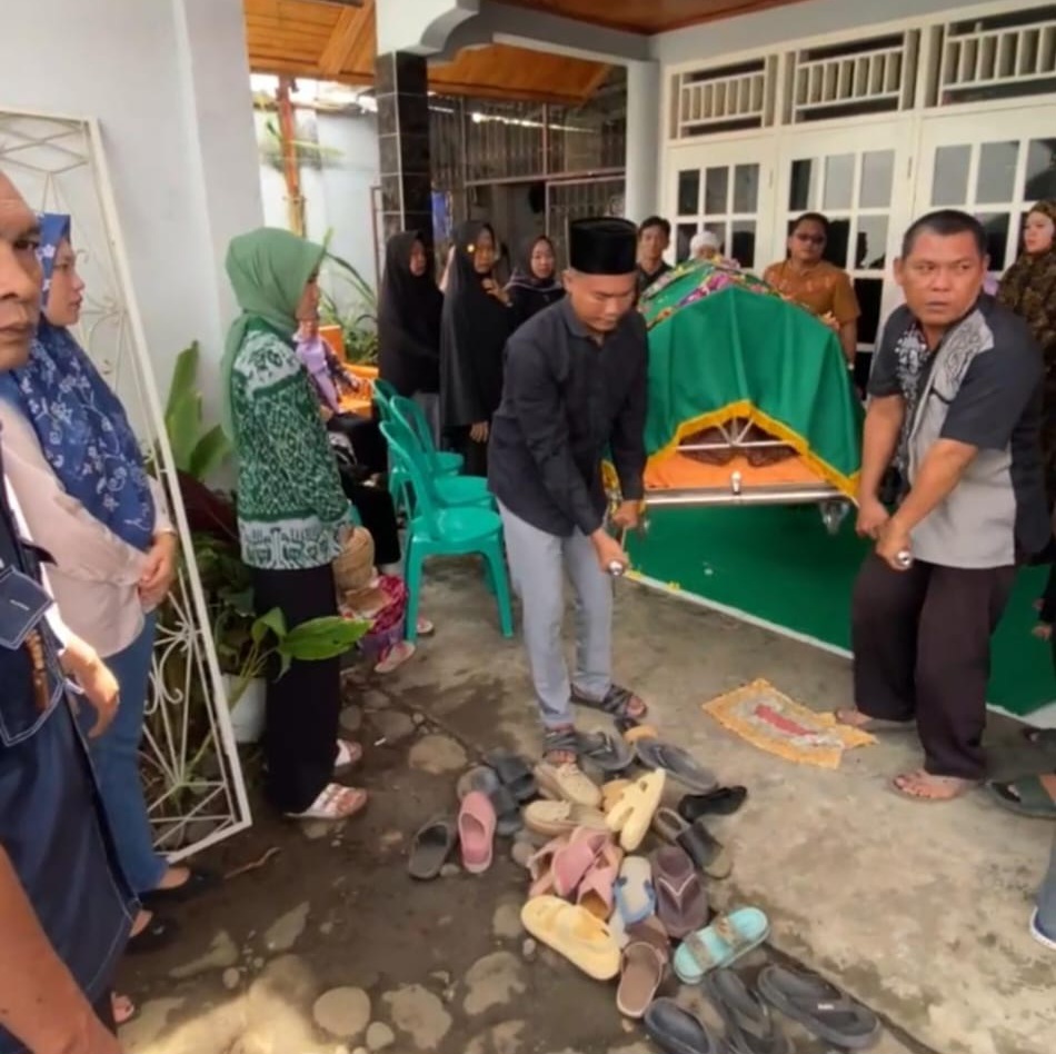 Wakil Bupati Lahat Terpilih Widia Ningsih Melayat Di Kediaman Almarhum Askar Sidiq