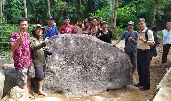 Arca Manusia Tanpa Kepala 